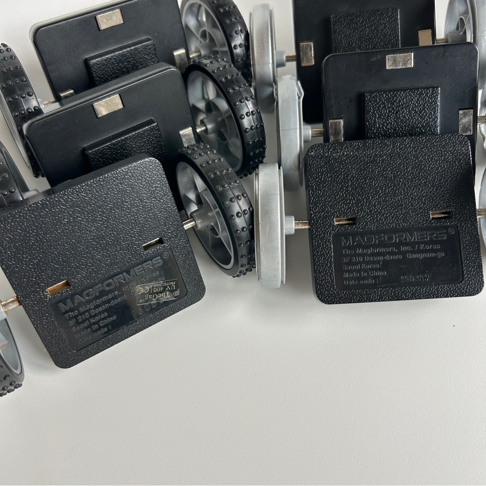 Magformers 6 Piece Wheel Set - Picture 3 of 3